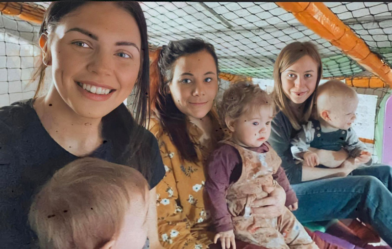 three-mums-and-their-babies-in-soft-play-area